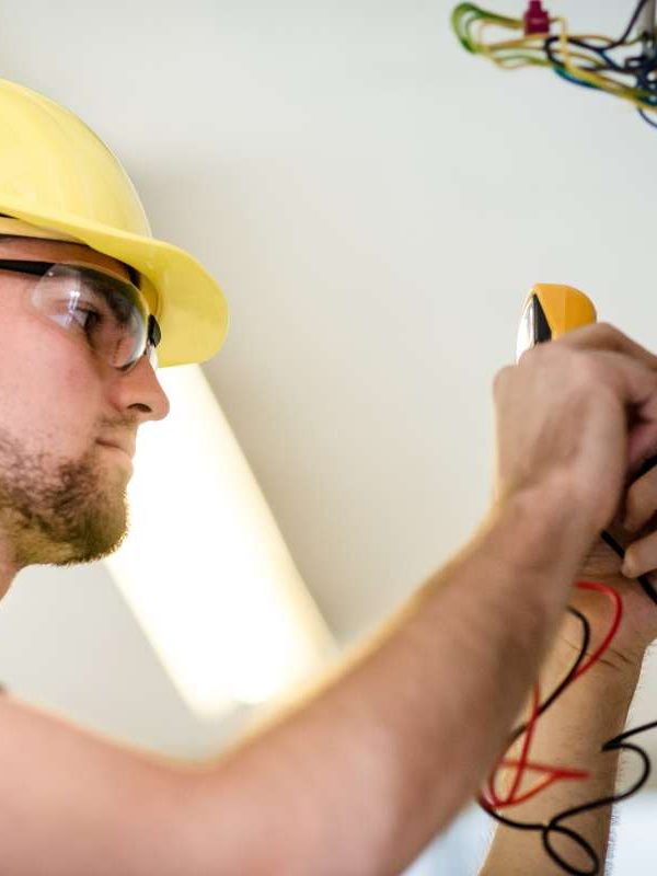How to Set Up an Electrical Business