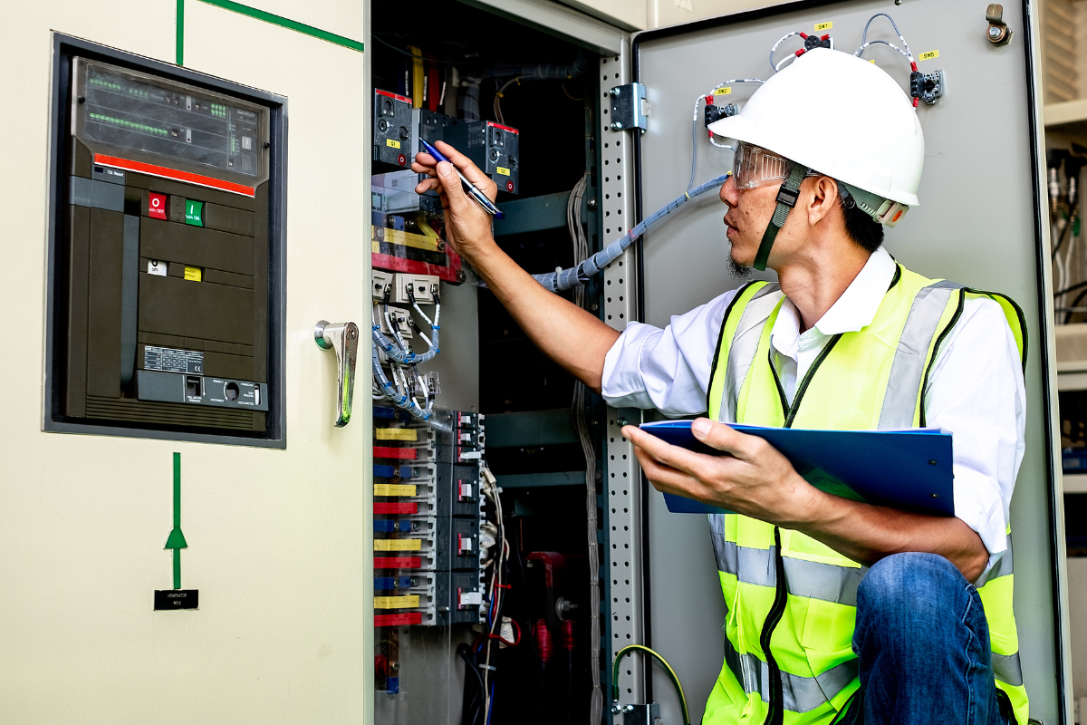 The Powerhouse of Protection - Understanding Metal-Clad Switchgear