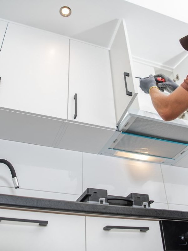 6 Determining Factors When Choosing a Custom Kitchen Cabinet Renovator