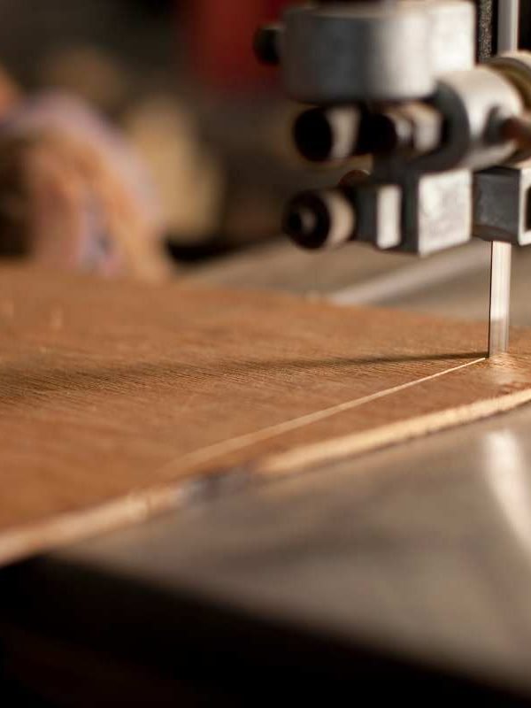 What Are the Benefits of Buying a Bandsaw?