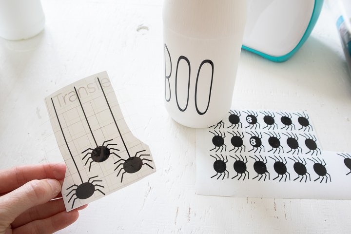 Asssembling Spider Halloween jars 8
