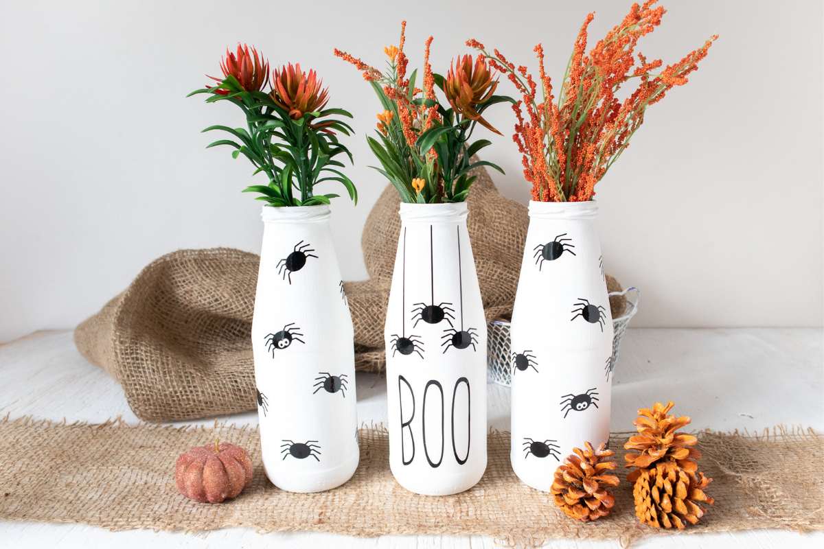 Spider DIY Halloween Jars with Free Cricut Halloween SVG