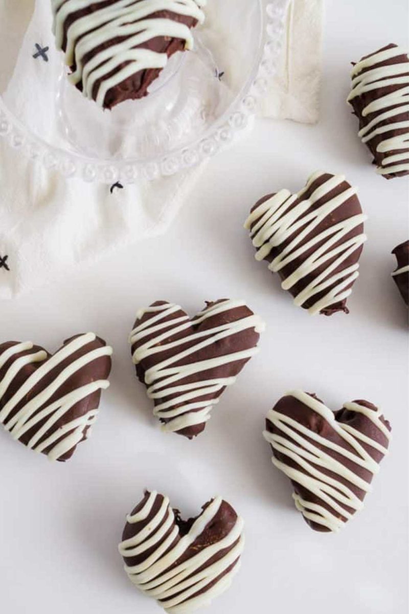 Heart Oreo Truffles by Amanda's Cookin